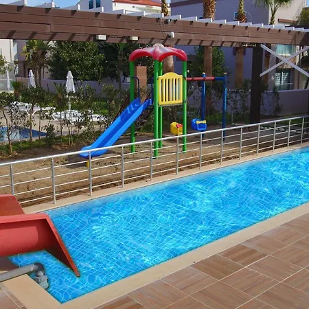 מלון דירות Odyssey 3*
